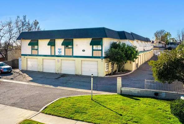 Campus Ave Apts property